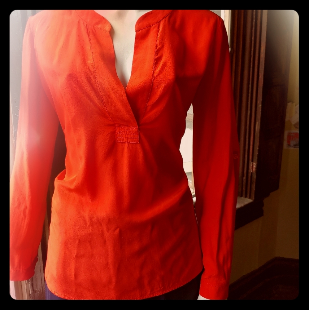 Diane Von Furstenberg red silk blouse Size 8